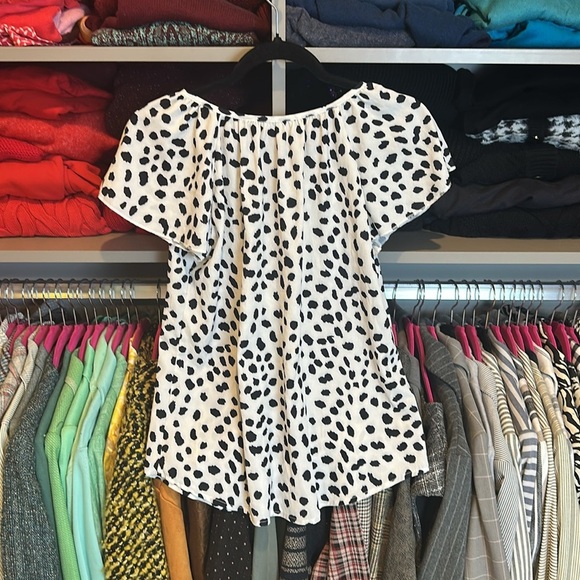 Simple Fun white/black dotted short sleeve front tie top size S - Picture 3 of 3